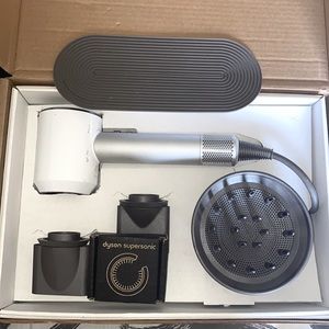 Dyson Supersonic in White and Silver